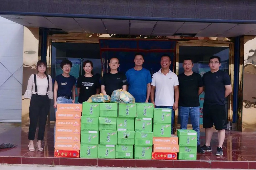 炎炎夏日送清凉，丝丝关爱沁人心