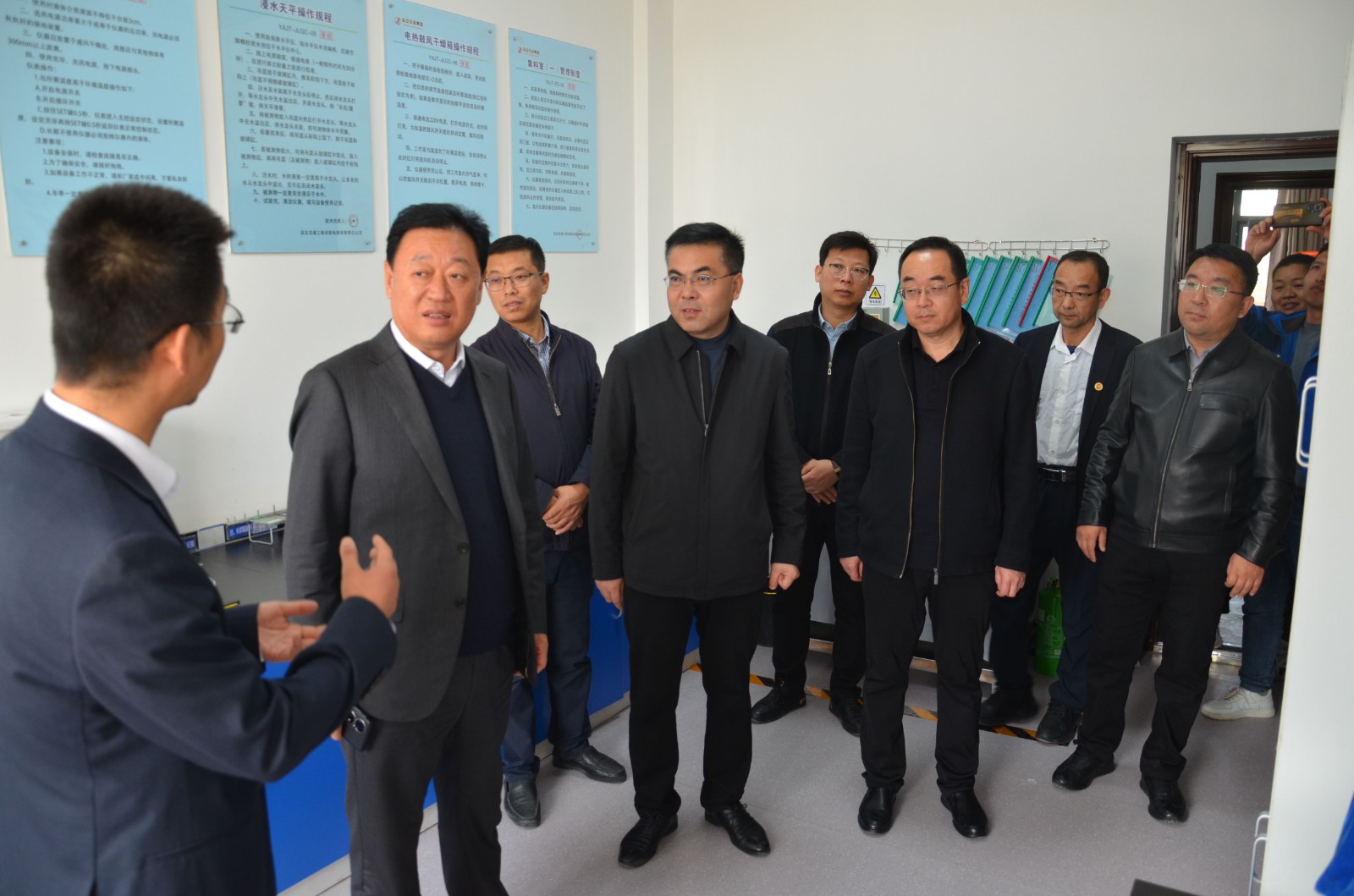 延安市市场监督管理局党组书记、局长刘新光一行赴延安交投集团试验检测公司调研指导